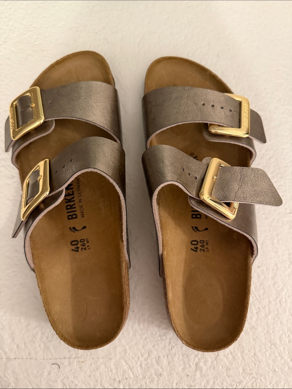Brand new!Birkenstock Arizona Metallic Taupe Sandals with Gold Buckles - Women's